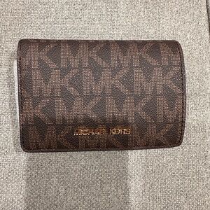 Michale Kors medium bifold slim wallet